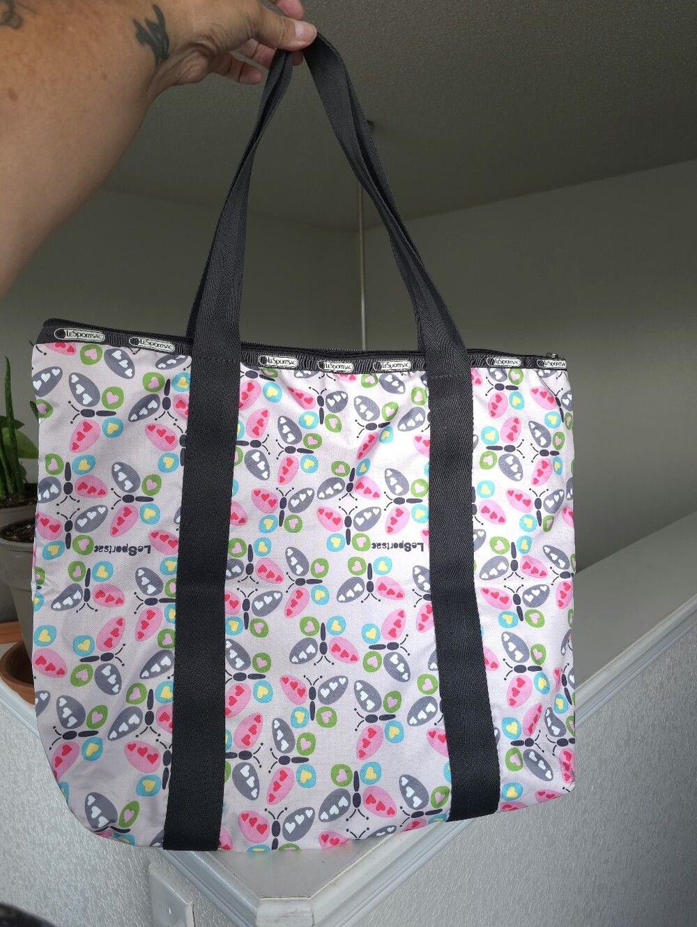 LeSportsac Butterfly Tote Bag Hearts Butterflies Flutter Pink Zip Top Colorful - Picture 3 of 10